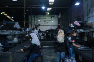 Instrumento utilizado para crear briquetas de carbón a partir de cáscaras de coco específicamente para uso en cachimba y Shisha - Product Image 3