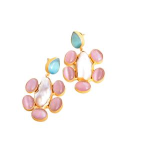 Pendientes de Perlas de Lujo con Incrustaciones de Piedras Preciosas, Baño de Oro y Joyería de Calidad Artesanal - Product Image 3