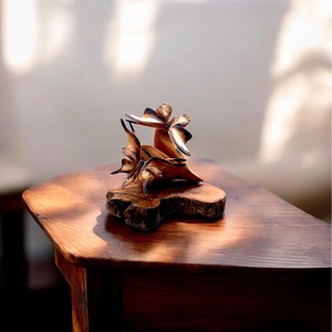 Sculpture de libellule en bois faite à la main, art sculpté, décoration de table, figurine d'animal rustique, ornement de salon - Product Image 4
