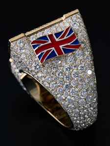 Anillo de Compromiso Champion para Hombre en Plata de Ley 925, Diseño Moderno Personalizado con Moissanita, Estilo Hip Hop, Ideal para Regalo - Product Image 5