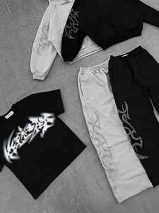 ชุดเซ็ตฮู้ดดี้ครอปปักลายเปลวไฟสีดำและสีขาว |   ชุดสตรีทแวร์ |   ผู้ผลิตฉลากส่วนตัวแบบ OEM ตามสั่ง - Product Image 5