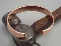 Bracelet manchette classique antique en cuivre pur fait main, gravé sur mesure, en métal massif, large et épais, bijou de guérison pour hommes et femmes