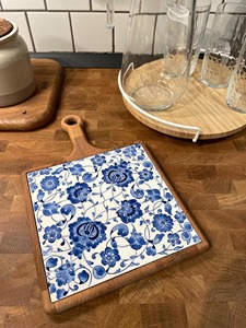 Plateau carré en bois bleu avec longue poignée, idéal pour le service dans les cafés et restaurants, et les cours de cuisine – Vaisselle élégante - Product Image 6