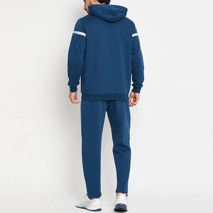 Sudaderas con capucha y pantalones deportivos de manga larga con cremallera de un cuarto, de color liso y con logotipo personalizado bordado, conjuntos deportivos personalizados para hombre. - Product Image 5