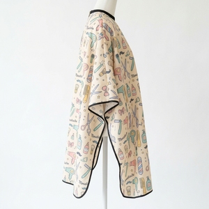 Capes de barbier en polyester imprimé de haute qualité, résistantes à l'eau, durables et écologiques, unisexes, couleurs et tailles personnalisées disponibles - Product Image 3