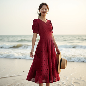 เดรสผ้าฝ้ายเนื้อบางเบา ดีไซน์หรูหราสำหรับสุภาพสตรี ปักลายสีแดงไวน์ คอวี ทรงมิดิแบบพันรอบตัว เหมาะสำหรับใส่ในชีวิตประจำวัน - Product Image 5