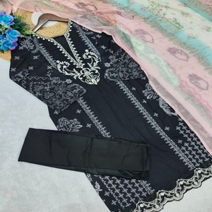 VASTRA COTTAGE Kurti de Algodón con Lentejuelas Bordadas, Top y Pantalón a Juego, Dupatta a Juego, Ropa Étnica Festiva Cómoda - Product Image 3