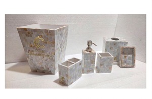 Ensemble cadeau de luxe personnalisé en résine artisanale, sept pièces, avec motif en relief, pour mariages et événements d'entreprise - Product Image 3