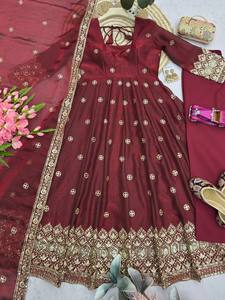 Vestido Largo Anarkali de Estilo Indio Tradicional, Simple y en Oferta, Hecho a Mano con Seda, con Diseño Ecológico - Product Image 3