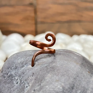 Anillo Magnético de Cobre Unisex, Anillo Terapéutico para Dedos, Diseño Floral con Hojas de Rosa y Borde de Cuentas, Alivio del Dolor Articular, Biomagnético - Product Image 1