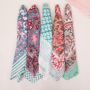 Pañuelo Bandana Cuadrado de Algodón de Alta Calidad con Diseño Paisley Multicolor, Pañuelo con Estampado Floral Multicolor, para Uso Casual y de Viaje - Product Image 1