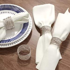 Anneau de serviette en métal décoratif, ajoutant une touche artistique aux arrangements de table, avec une qualité et une finition durables. - Product Image 2