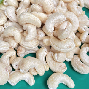 เม็ดมะม่วงหิมพานต์คุณภาพดี W240 จากโรงงานซานติโก - Product Image 1