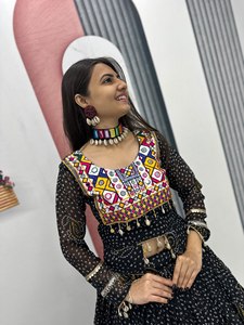 Lehenga Choli brodé pour femme, avec jupe évasée en georgette et style ethnique traditionnel - Product Image 2