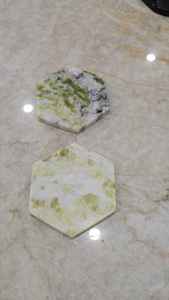 Elegante Juego de Posavasos de Mármol Natural con Acabado Flameado en Verde Grisáceo y Blanco, Diseño Impermeable para Mesa - Product Image 4