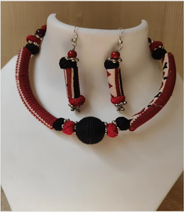 Collar Hecho a Mano con Diseño Clásico de Corazones, Joyería de Moda con Cadenas de Perlas y Tela de Algodón - Product Image 4