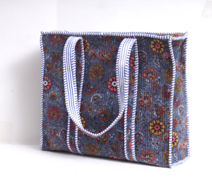 Sac fourre-tout matelassé en velours à imprimé floral indien, avec fermeture éclair et chaînes, nouveau design de mode estival pour femme, idéal pour la plage - Product Image 1