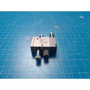 Válvula Solenoide Piloto de 5 Puertos SMC SYJA522-M5 Usada Como Parte del Equipo Legacy Semiconductor - Product Image 4