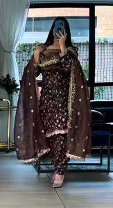 ชุดสูทผ้าไหมสำหรับงานแต่งงานวันอีด ดิวาลี สำหรับผู้หญิง พร้อมผ้าคลุมไหล่ ปักลายเลื่อม งานปักประณีต ไม่ยับ ยืดหยุ่นได้ ใส่ได้สองด้าน - Product Image 3