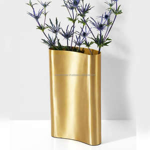 Vase à fleurs en aluminium martelé moderne fait à la main de haute qualité, écologique pour les mariages, les hôtels, les restaurants, la décoration de la maison, design de vase doré - Product Image 4