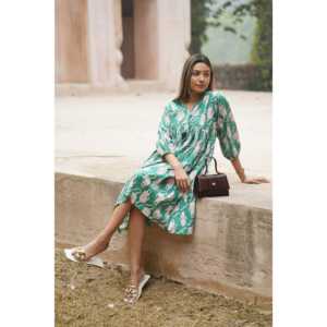 Vestido Casual con Estampado de Tigre Verde, Estilo Ajustado y Evase, Talla S-M, Ideal para Estancias Prolongadas en Casa y Atuendos Relajantes - Product Image 2