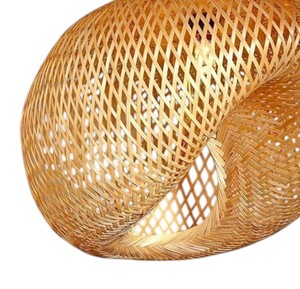 Lustre suspendu asymétrique en bambou tressé à la main de style nordique, luminaire en fibre naturelle pour la maison - Product Image 4