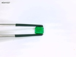 Esmeralda Zambiana de Forma Octogonal de 1.64ct, Gema Suelta Premium, Brillo Verde Intenso, Acabado Superior para Joyería y Creación de Colgantes - Product Image 2
