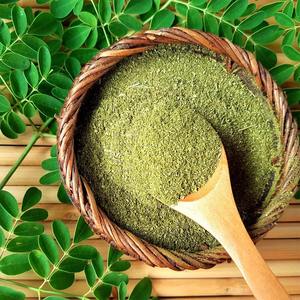 Poudre de feuilles de Moringa de qualité alimentaire, superaliment naturel en poudre séchée par pulvérisation pure pour l'approvisionnement en vrac d'ingrédients - Product Image 4