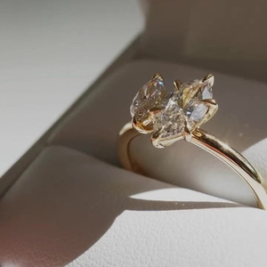 Anillo de compromiso de oro amarillo de 10K con moissanita blanca de corte marquesa, engaste de 6 o 2 puntas, con dos piedras, anillo Toi et Moi, regalo - Product Image 1