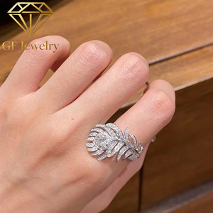 Bague statement en or blanc 14 carats avec diamant ovale cultivé en laboratoire, motif plume de paon, pavé de diamants, bague de cocktail de luxe, bijoux fins IGI - Product Image 4