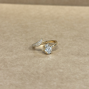 Bagues tendance en diamant jaune ovale 18 carats, diamant de laboratoire, pureté VVS-VS, certifié IGI, bague de créateur pour un look élégant - Product Image 4