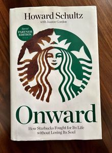 หนังสือปกอ่อนเรื่อง "ออนเวิร์ด" โดยฮาวเวิร์ด ชูลซ์ สร้างแรงบันดาลใจให้กับผู้นำธุรกิจและเรื่องราวความสำเร็จ - Product Image 3