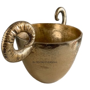 Seau à vin et à glace en métal de qualité supérieure plaqué or des plus exigeants avec poignées design en corne - Product Image 1