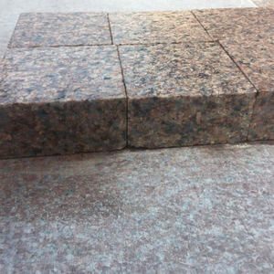 Dalles de granit rouge impérial de type bloc pour la décoration murale de cuisines et salles de bain, villas et hôpitaux, export en vrac d'Inde - Product Image 3