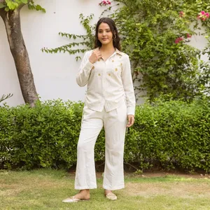 Ensemble deux pièces en coton blanc pour femmes, chemise boutonnée à manches longues, col rabattu, pantalon évasé, tenue décontractée pour le printemps et l'été - Product Image 4