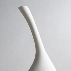 แจกันสีขาวสไตล์มินิมอลสำหรับตกแต่งบ้าน ดีไซน์แบบโปร่ง ศิลปะประติมากรรมตกแต่งบ้าน ห้องนั่งเล่น สำนักงาน ของตกแต่งบนโต๊ะ - Product Image 3