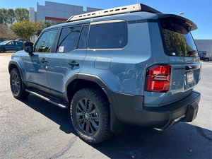 Toyota Prado Base 2025, Volante a la Izquierda, Diésel, Transmisión Automática I-Force Turbo, R20, Nuevo, Interior de Cuero Oscuro - Product Image 4