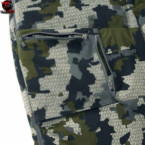 Overol de Caza para Hombre con Camuflaje Digital Pixelado, Ajustable en los Hombros, Cierre Central Completo y Cierre Doble en las Musleras - Product Image 5