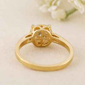 Anillo clásico de doble halo con diamantes cultivados en laboratorio de corte redondo para mujer, oro macizo de 14K, diseño floral con banda pavé, regalo de promesa para ella. - Product Image 4