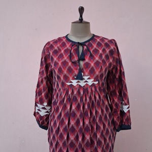 Robe longue écologique à imprimé géométrique rouge, manches lanternes, col rond, ourlet droit, coupe classique, toutes saisons, en coton tissé brodé - Product Image 1