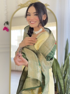 ชุดคุर्ติปักลายผ้าวิสโคสชานเดรีสีครีมสำหรับผู้หญิงรุ่นล่าสุด พร้อมกางเกงวิสโคสและผ้าคลุมไหล่พิมพ์ลายปัก - Product Image 4