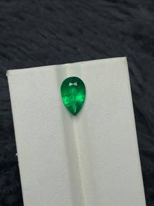 Esmeralda natural suelta, corte pera, verde, para la elaboración de joyas. - Product Image 3