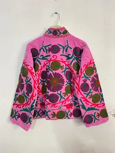 Chaqueta Bordada Suzani de Terciopelo Rosa con Motivo de Granada, Chaqueta Corta Vintage Hecha a Mano de Estilo Bohemio Étnico para Mujer, Ropa de Abrigo de Invierno - Product Image 5