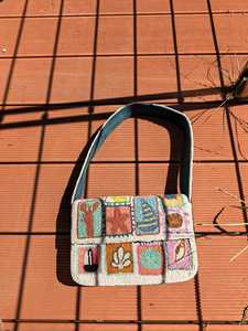 Bolso Bandolera Artesanal con Bordado Colorido y Cuentas, Diseño de Vida Marina, Correa Color Verde Azulado, Accesorio de Moda para Mujer, Arte Indio Exótico - Product Image 6