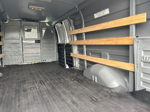 Furgoneta de Carga GMC Savana G23705 2019/2020 Usada en Buen Estado con Transmisión Automática, 77,076 millas (Furgoneta de Panel) - Product Image 5