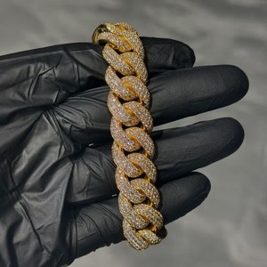 Bracelet cubain hip-hop en argent 925 plaqué or jaune, serti de moissanite incolore taille ronde, style bling-bling pour rappeurs - Product Image 2