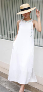 Elegante Vestido Blanco de Algodón con Cuello Halter sin Mangas para Mujer, Bordado a Mano con Diseño Floral en Forma de V - Product Image 3