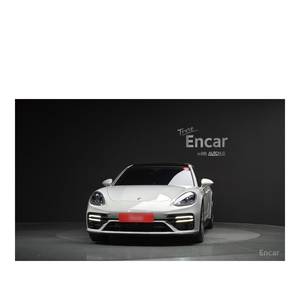 Porsche Panamera 4.0 GTS 2023 avec volant à gauche, sièges en cuir, caméra de recul, seulement 8 598 km parcourus - Product Image 3