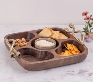 Plato vintage para servir aperitivos con salsa, hecho de madera de acacia - Product Image 6