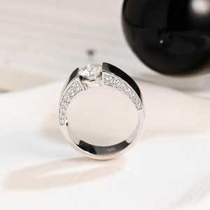 Bague signet en moissanite de style moderne, coupe ronde de 6.5MM, en argent 925 pour femmes, cadeau de demande en mariage pour les amoureux - Product Image 4
